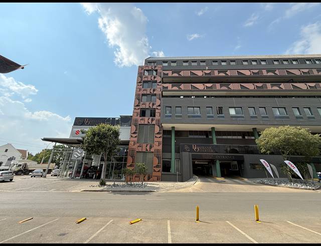 390M² RETAIL TO LET IN ROSEBANK